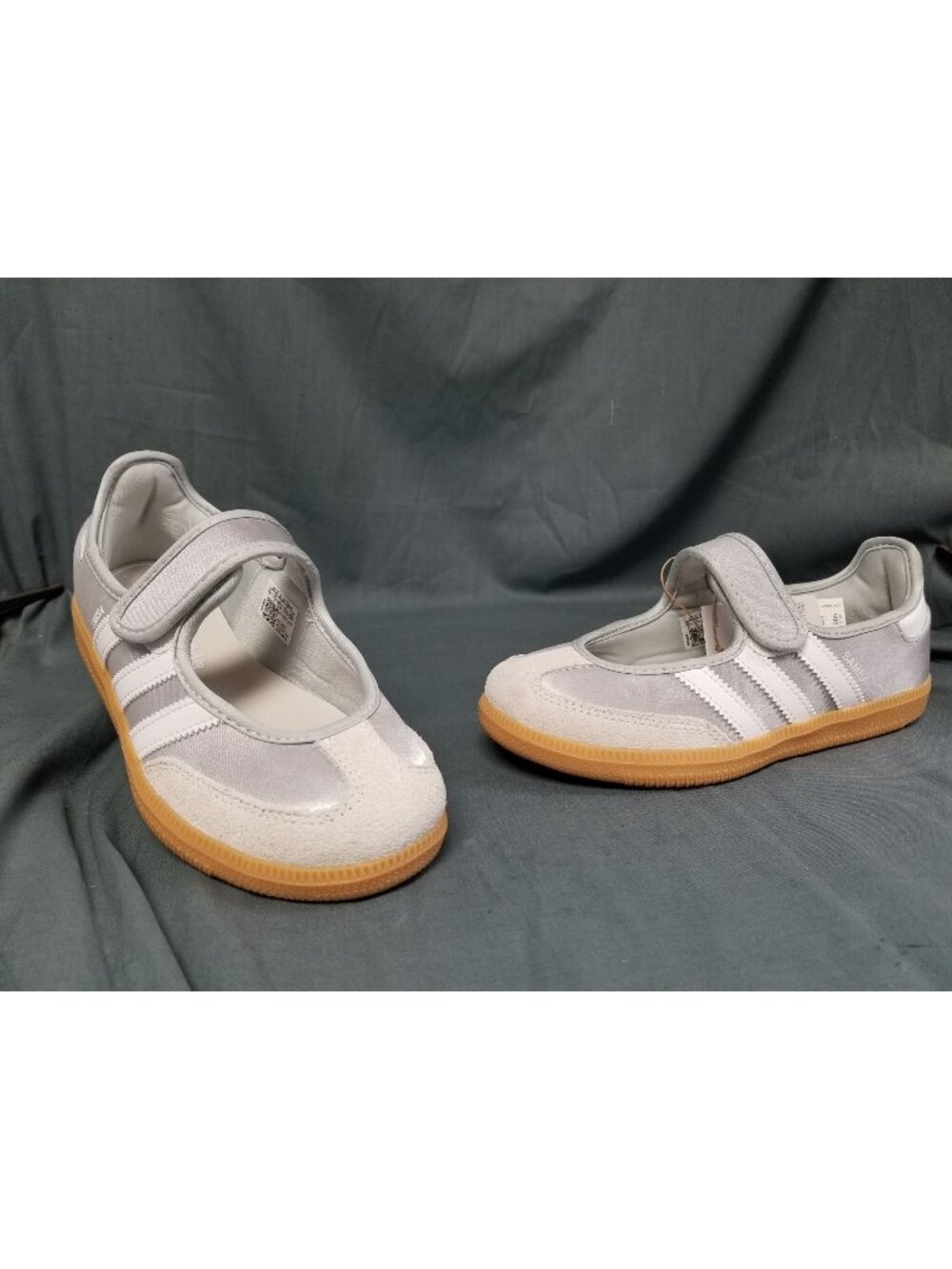 Adidas Samba Jane C Sneakers Silver/White/Gum KJ9991 Girls Size 2 NEW NO BOX !